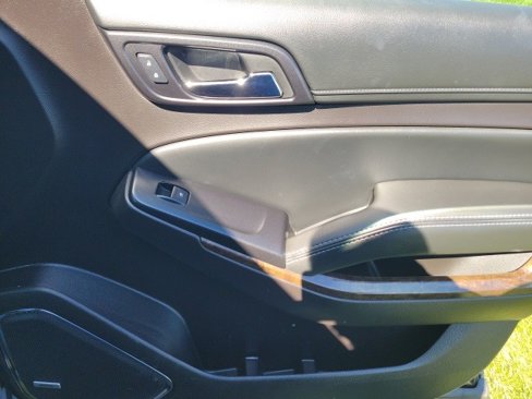 Used 2016 Chevrolet Suburban LT image 22