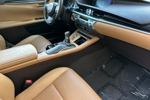 Used 2018 Lexus ES 350 w/ Navigation System Package image 19