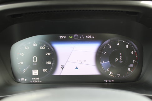 Used 2022 Volvo XC40 T5 Momentum image 22