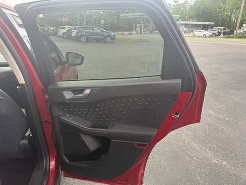 Used 2020 Ford Escape SE image 28