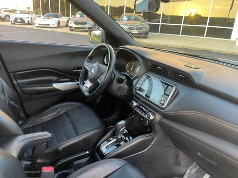 Used 2019 Nissan Kicks SR w/ SR Premium Package image 6
