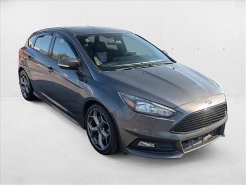Used 2018 Ford Focus ST image 3