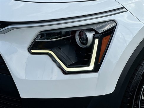 Certified 2023 Kia Niro LX image 6