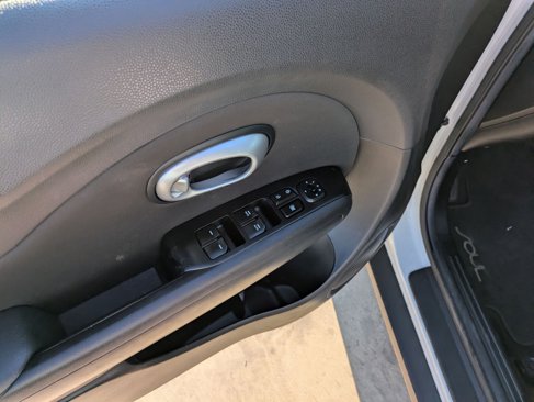Used 2015 Kia Soul + image 12