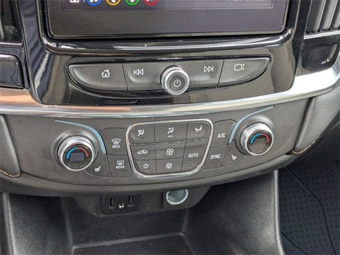 Used 2021 Chevrolet Traverse LT image 25