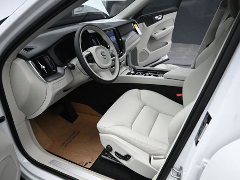 New 2025 Volvo XC60 B5 Core image 13