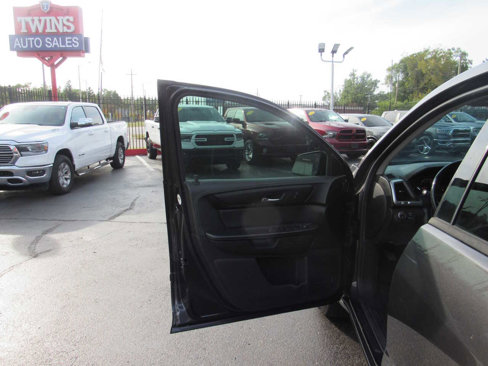 Used 2016 GMC Acadia SLE image 7