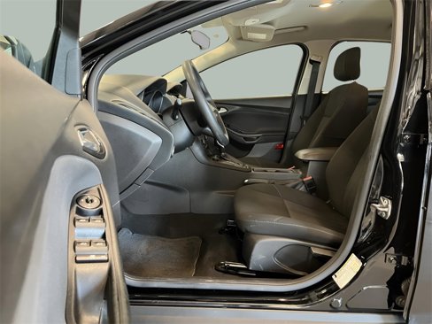 Used 2018 Ford Focus SE image 16