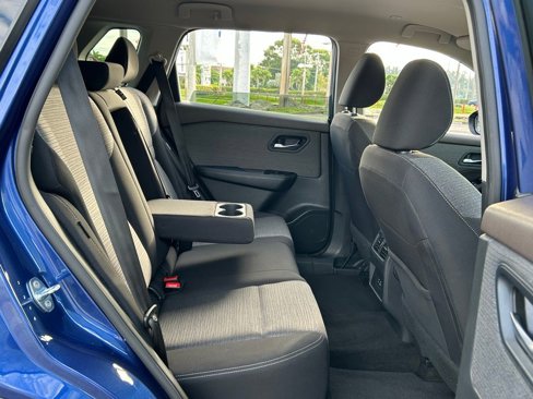 Used 2023 Nissan Rogue SV image 31