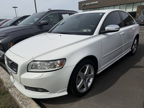 Used 2010 Volvo S40 T5 R-Design image 2
