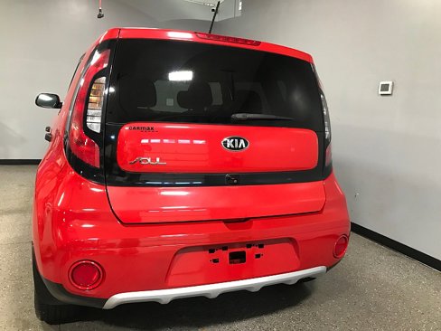 Used 2017 Kia Soul + image 4