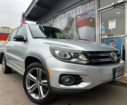 Used 2017 Volkswagen Tiguan Sport image 1