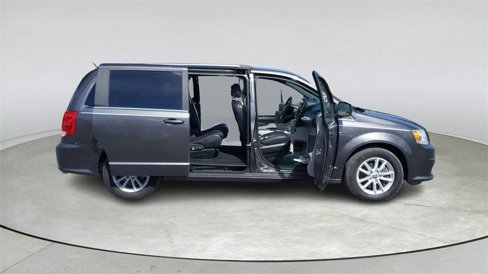 Used 2018 Dodge Grand Caravan SXT w/ Driver Convenience Group image 9