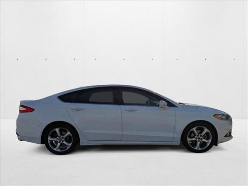 Used 2015 Ford Fusion SE image 4