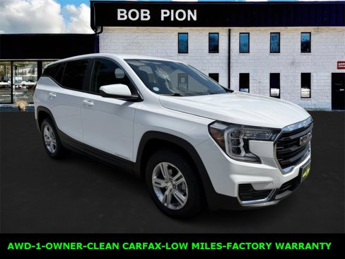 Used 2024 GMC Terrain SLE image 3