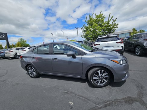 Used 2021 Nissan Versa SV image 2