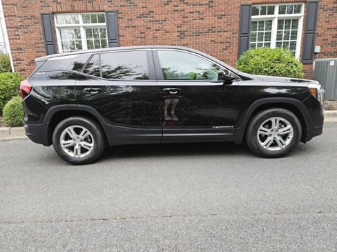 Used 2024 GMC Terrain SLE image 6