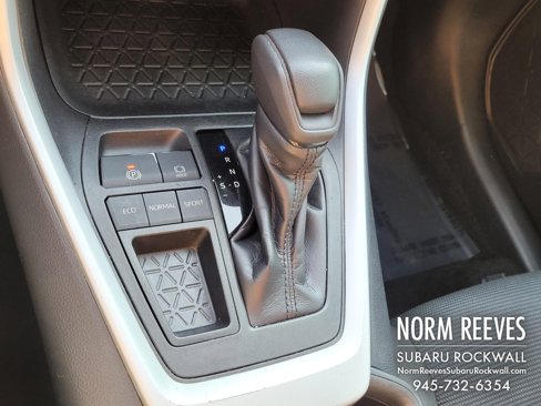 Used 2019 Toyota RAV4 LE image 14