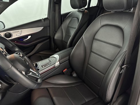 Used 2021 Mercedes-Benz GLC 300 w/ Premium Package image 21
