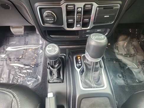 Used 2019 Jeep Wrangler Unlimited Sahara image 15