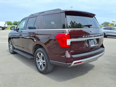 Used 2024 Ford Expedition XLT image 7