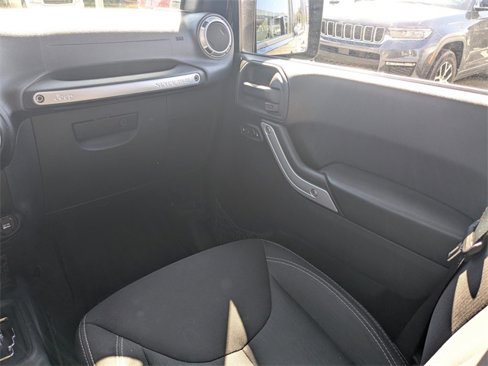 Used 2015 Jeep Wrangler Unlimited Sahara image 17