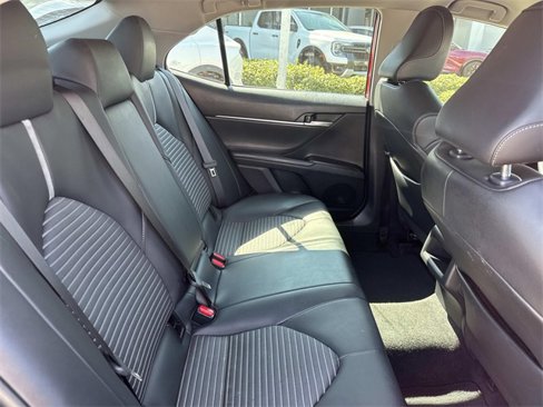 Used 2022 Toyota Camry SE image 7