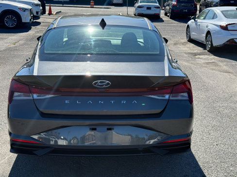 Used 2022 Hyundai Elantra SE image 6