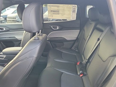 New 2025 Jeep Compass Latitude image 11