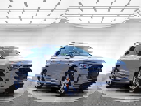 Used 2019 Audi e-tron Premium Plus image 3