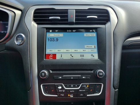 Used 2017 Ford Fusion SE w/ Fusion SE Technology Package image 3
