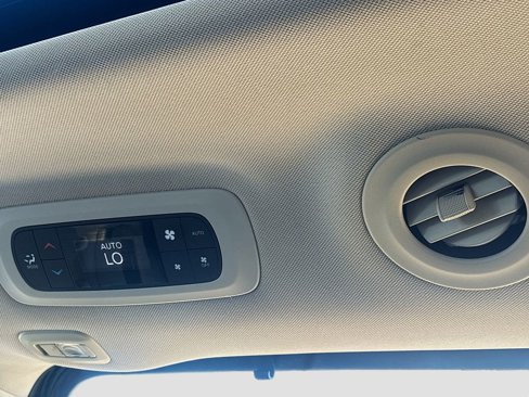 Used 2017 Chrysler Pacifica Platinum image 27