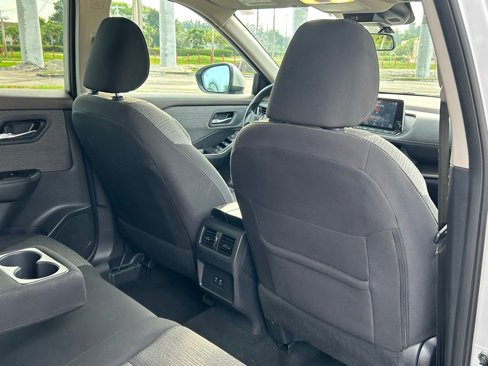 Used 2023 Nissan Rogue SV image 32