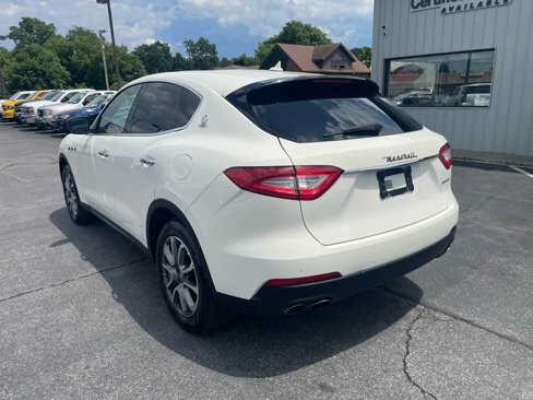 Used 2017 Maserati Levante image 4