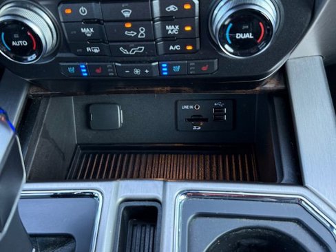 Used 2015 Ford F150 Platinum w/ Equipment Group 701A Luxury image 24