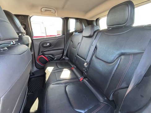Used 2016 Jeep Renegade Trailhawk w/ Premium Trailhawk Package image 15
