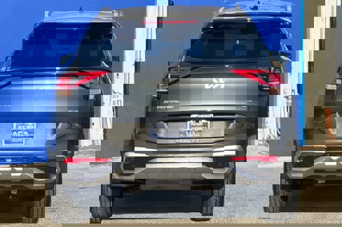 Used 2025 Kia Sportage EX image 4
