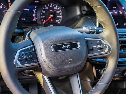 New 2025 Jeep Compass Latitude image 26