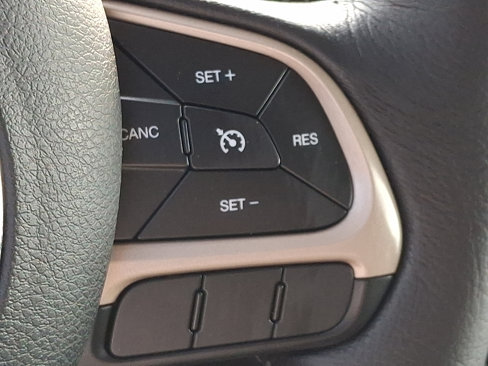 Used 2016 Jeep Renegade Latitude w/ Popular Equipment Group image 23