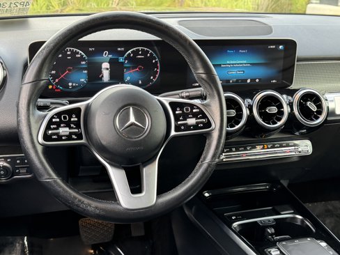 Used 2021 Mercedes-Benz GLB 250 4MATIC image 30