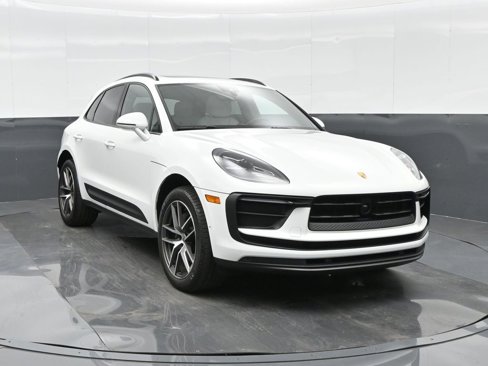 Used 2025 Porsche Macan image 11
