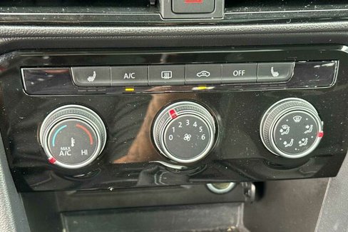 Certified 2023 Volkswagen Taos SE w/ Panoramic Sunroof Package image 20