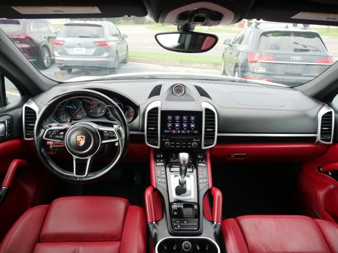 Used 2018 Porsche Cayenne Platinum Edition w/ Premium Package image 17