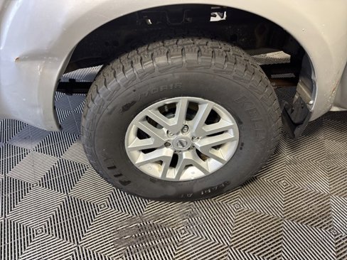 Used 2016 Nissan Frontier SV image 7