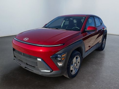 Certified 2025 Hyundai Kona SE image 1