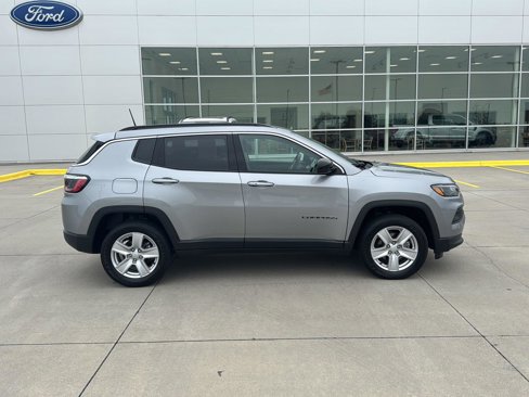 Used 2022 Jeep Compass Latitude w/ Convenience Group image 2