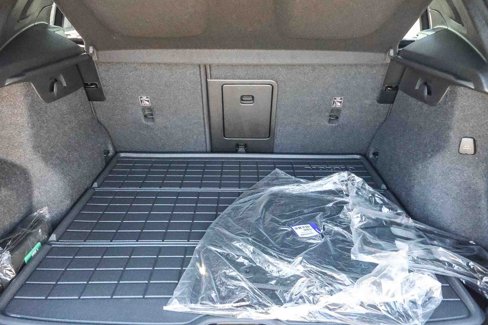 Used 2025 Volvo XC40 B5 Plus w/ Protection Package Premier image 18
