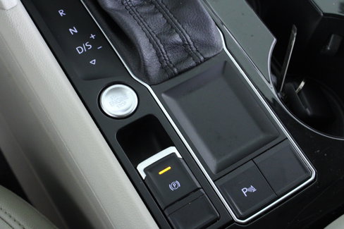 Used 2019 Volkswagen Atlas SEL R-Line image 31