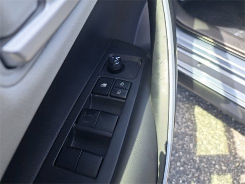 Used 2022 Toyota Corolla SE image 15