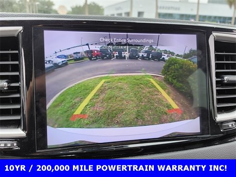 Used 2023 Chrysler Pacifica Touring-L image 20